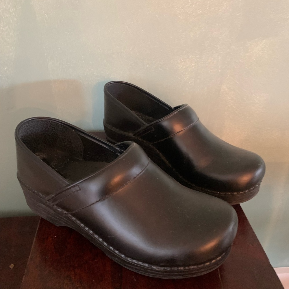 Dansko Black Clogs Sz 39 (8.5)